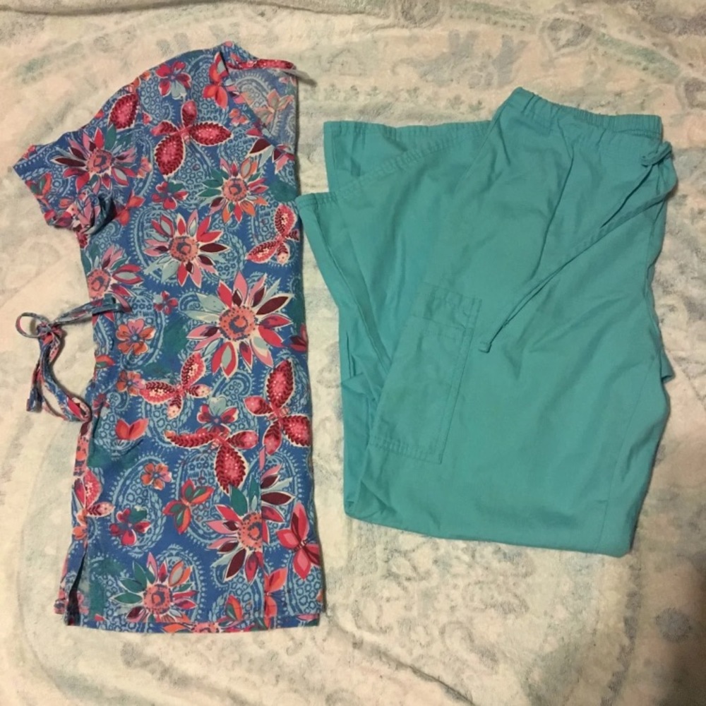 Scrub set